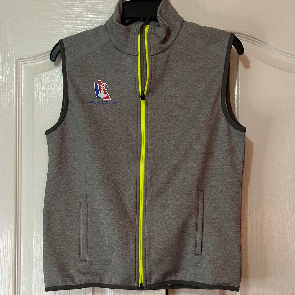 Vineyard Vines Gray Sleeveless Vest with Yellow Zipper
Americas Cup Bermuda 2017